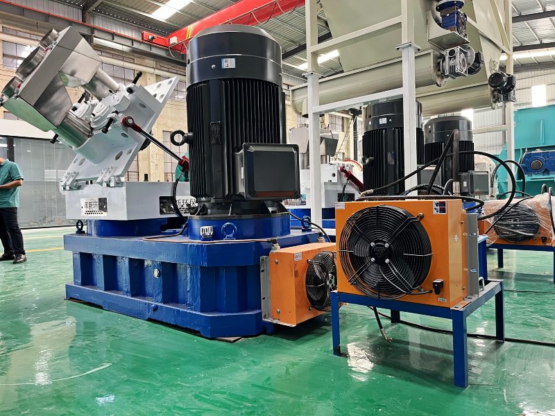 Sawdust pellet machine